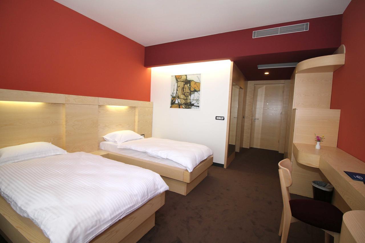 Hotel International Prishtina & Spa Prisztina Zewnętrze zdjęcie