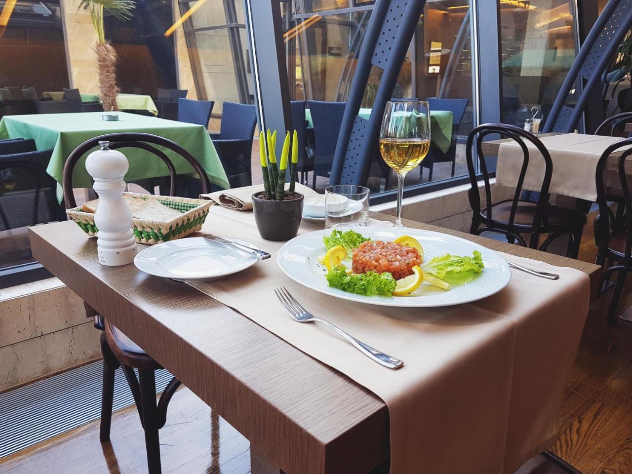 Hotel International Prishtina & Spa Prisztina Zewnętrze zdjęcie